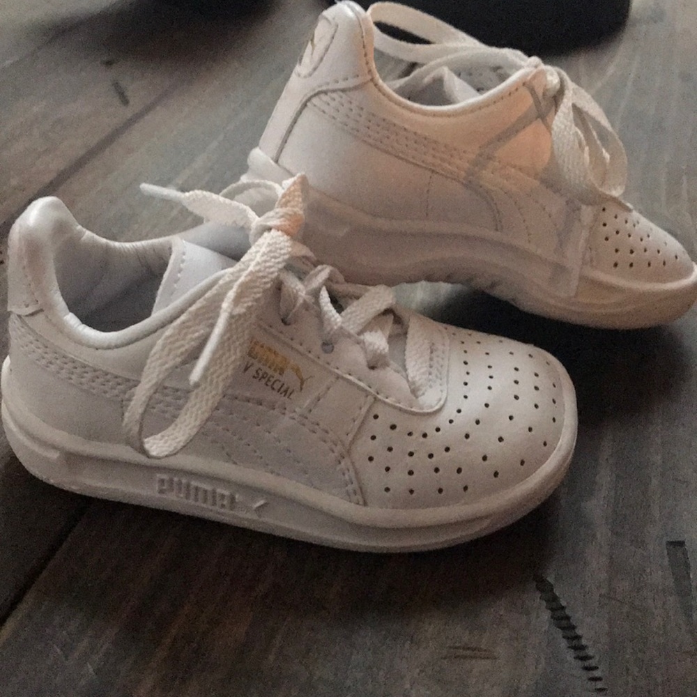 PUMA G-V Special like new wore 1 time. Size 5